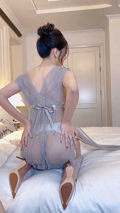 秀人网 王馨瑶 四合一多制服情趣内衣私房摄影5V
