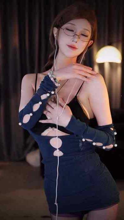 虎牙 张爱玲 美妇剧情挑逗福利直播1V【705M】