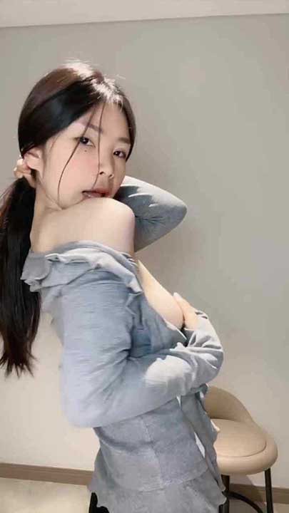 直播 温婉 超人气M长腿女神性感尺度骚舞诱惑4V【3.17G】
